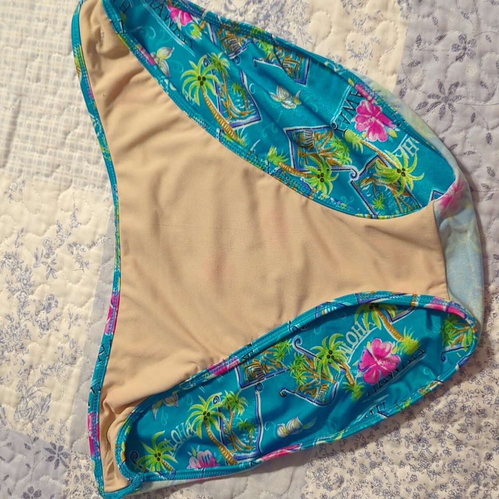 Islander Bikini - Picture 7 of 8
